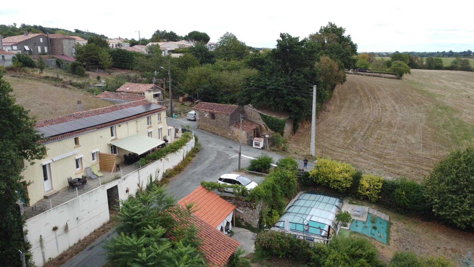 Le Petit Moulin Hotel Pouzauges Exterior photo